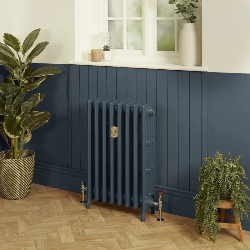 Qualità premium | Radiatore Tradizionale in Ghisa a 4 Colonne - Alto 760mm - Finitura Blu Hague Blue di Farrow & Ball - Isabel