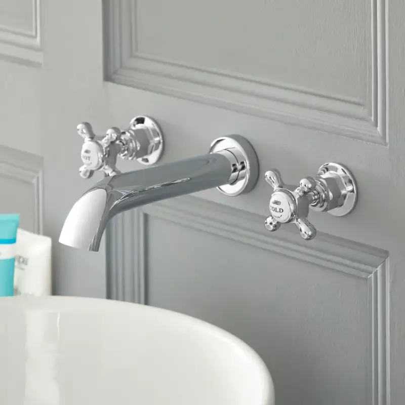 Nuovo lancio - Hudson Reed Elizabeth - Rubinetto Miscelatore Lavabo a 3 Fori Murale Stile Tradizionale con Maniglie a Croce Disponibile in Diverse Finiture