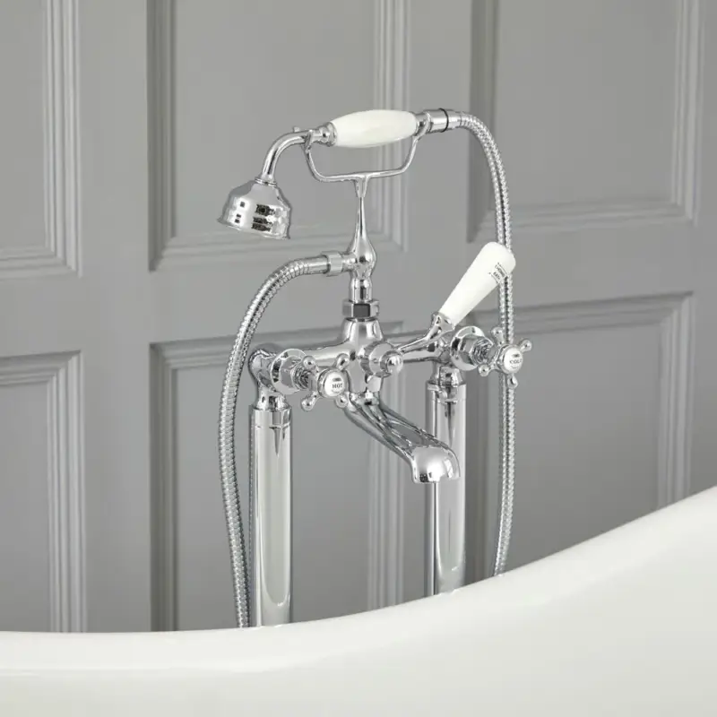 Offerta speciale - Hudson Reed Elizabeth - Rubinetto Miscelatore a Terra per Vasca con Doccetta Design Tradizionale e Maniglie a Croce Disponibile in Diverse Finiture