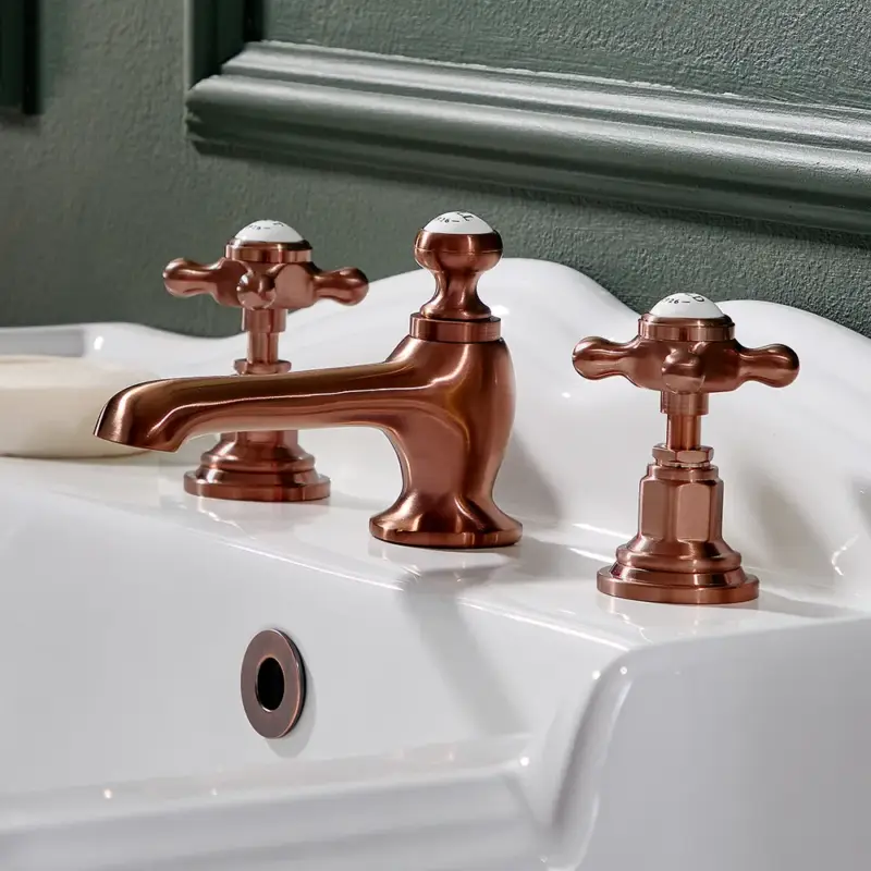 Risparmio extra - Hudson Reed Elizabeth - Rubinetto Miscelatore per Lavabo a 3 Fori Design Tradizionale con Maniglie a Croce - Rame Satinato