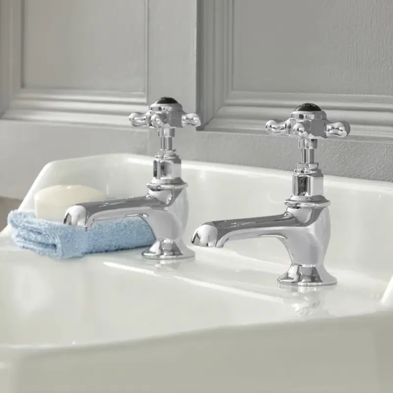 Alta qualità - Hudson Reed Elizabeth - Coppia Rubinetti Singoli per Lavabo Tradizionale con Maniglie a Croce - Cromata e Nera