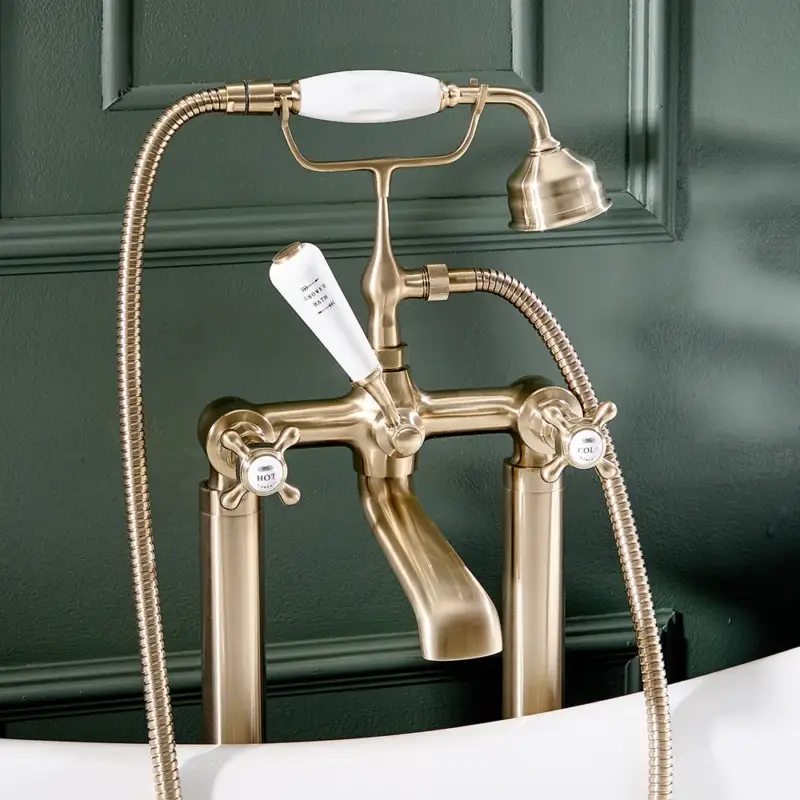 Appena aggiunto | Hudson Reed Elizabeth - Rubinetto Miscelatore a Terra per Vasca con Doccetta Design Tradizionale e Maniglie a Croce Disponibile - Oro Satinato