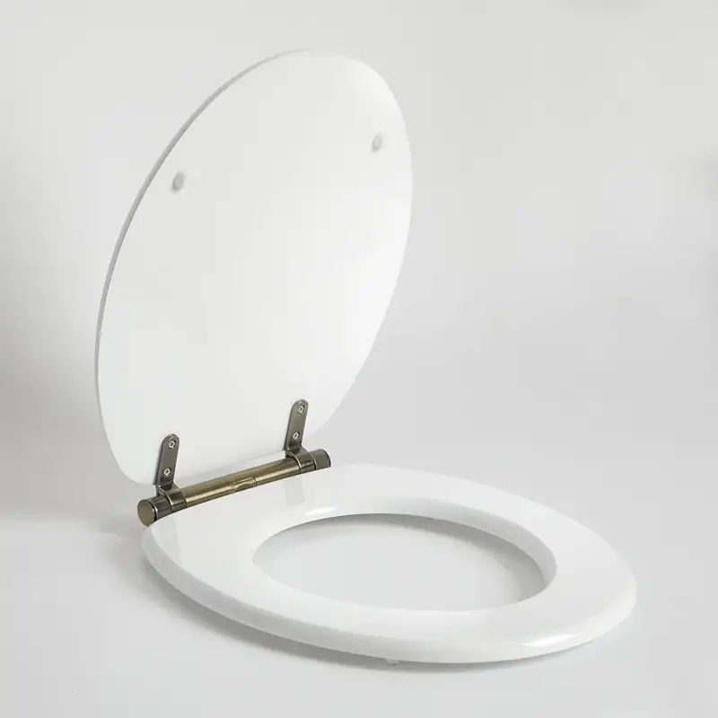 Prezzo conveniente - Sedile WC Tradizionale Bianco con Chiusura Rallentata con Cerniere Oro Spazzolato - Richmond