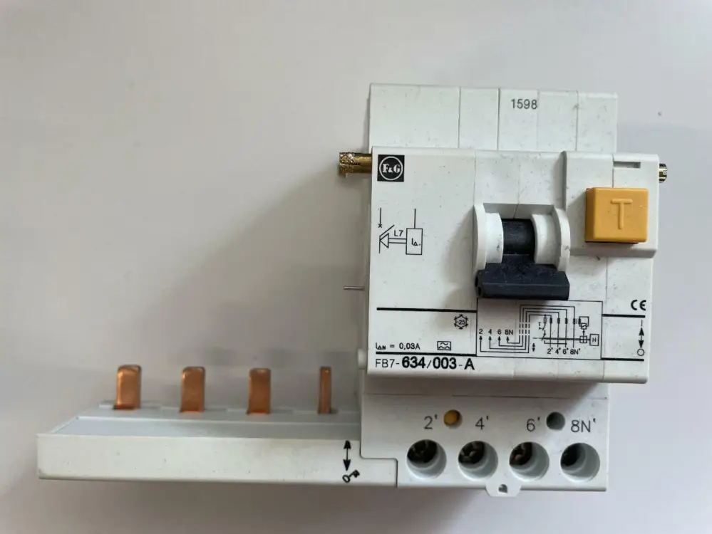 KLOCKNER MOELLER BLOCCO DIFFERENZIALE 4P 63A 0,03 A | Nuovo lancio